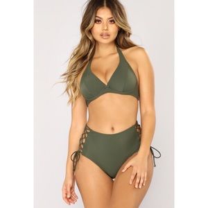 Fashion Nova Highwaisted Bikini Bottoms | Size L